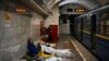 Метро в Києві зупинилося, станції використовуються як укриття