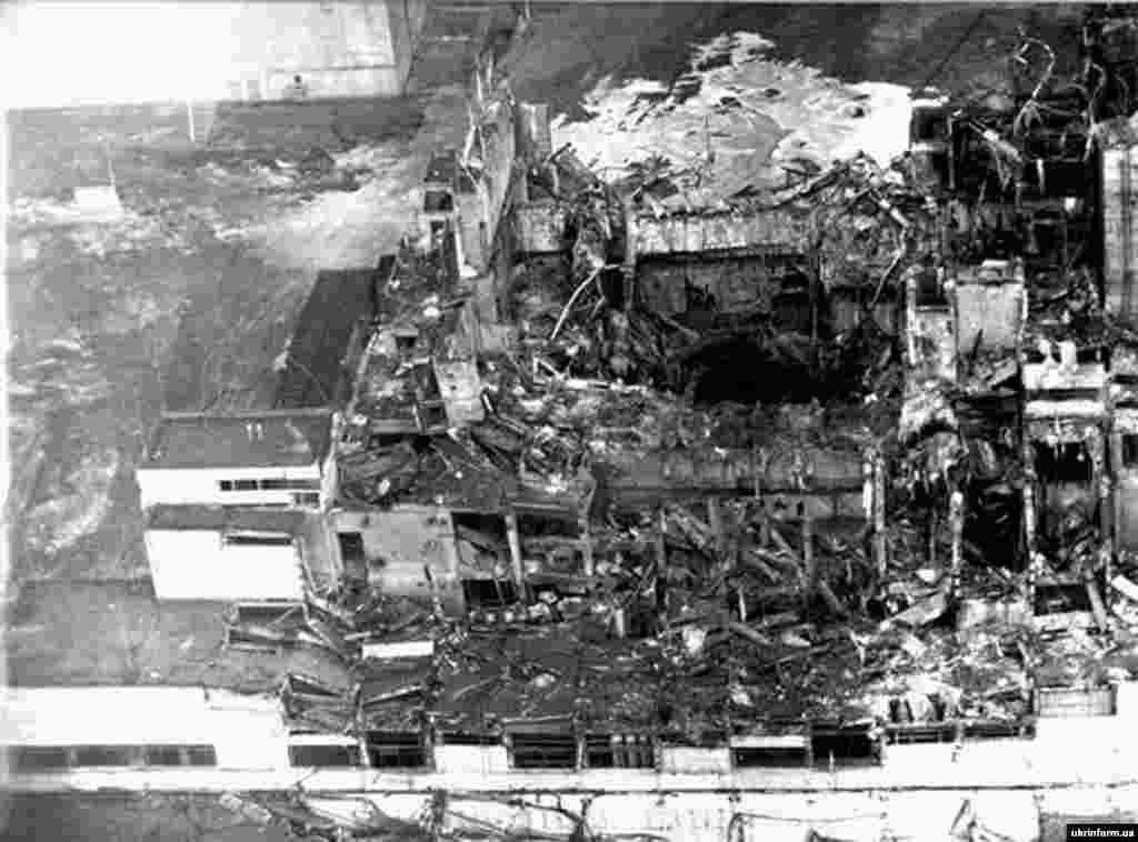 1986 елның 26 апрелендә Чернобыль атом станциясендә булган шартлау 4нче реакторының мең тонналы капкачын тар-мар китерде. Шартлау нәтиҗәсендә иң башта 2 кеше һәлак булды, аннары 3 ай эчендә тагын 29 коткаручы вафат булды. Чит ил галимнәре көчле нурланыш таралуын теркәсә дә, совет рәсмиләре атом казасы булганын танырга ашыкмады.