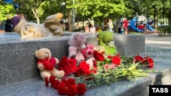 A makeshift memorial for the victims of the Sevastopol missile attack