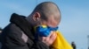 На своїй землі...Один із 207 полонених, яких вдалося повернути через обмін із Росією 31 січня 2024 року