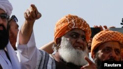 مولانا فضل الرحمان په۲۰۲۰ز کال د پی ډي اېم تر جوړیدو وروسته د هغې ایتلاف مشر دی ـ پخوانی انځور.