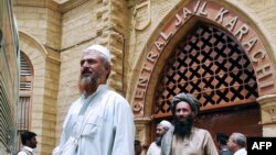پاکستان کې پوليسو په دا وروستيو کې د افغانانو د نيولو او د هغوی د بېرته ستنولو لړۍ تنده کړې ده. انځور له ارشيفه