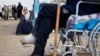 Palestinski pacijenti evakuisani iz bolnice Nasser u Khan Younisu zbog izraelske kopnene operacije, usred tekućeg sukoba između Izraela i Hamasa, u južnom Pojasu Gaze, 15. februara 2024. 