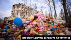 6 март, Одесса. Лавҳаи хотираи қурбониёни ҳамлаи бесарнишинҳои Русия. Дар ин ҳамла 12 нафар, аз ҷумла шаш кӯдак кушта шуд