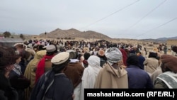 د انګور اډې خلک د خپلو غوښتنو لپاره د تېرو څو میاشتو راهیسې په احتجاج دي ـ د فبرورۍ درېیمې انځور.