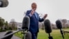 Președintele Joe Biden vorbește cu presa de pe peluza sudică a Casei Albe din Washington, marți, 30 ianuarie 2024.