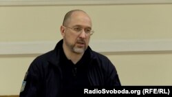 «Якщо в Верховній Раді існують певні параметри того, як народні депутати України мають здійснювати свої офіційні закордонні відрядження, цих правил треба дотримуватися», – Шмигаль
