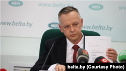 Суддя воєводського адміністративного суду Варшави Томаш Шмідт заявив, що хоче залишитися у Білорусі і просити притулку