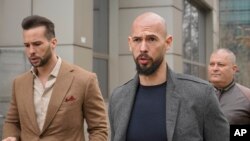 Frații Tristan și Andrew Tate. 