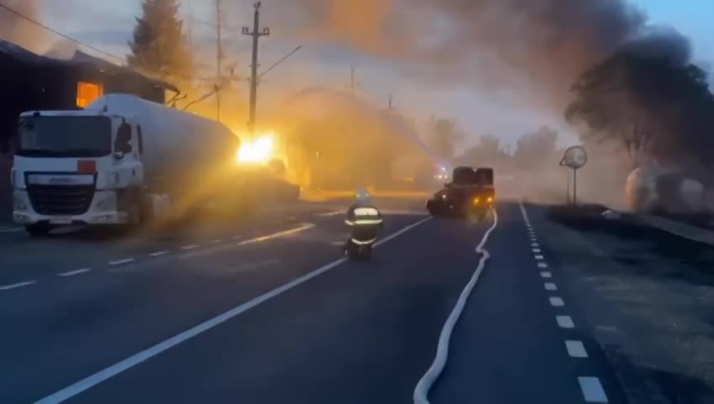 Video | IGSU a folosit roboți pentru a stinge incendiul izbucnit după exploziile de la Crevedia 