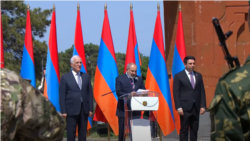 Վարչապետն այցելեց Սարդարապատ, ոստիկանները փորձել են արգելել Վեհափառի մուտքը