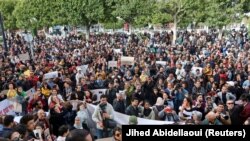 'Ne rasizmu' bila je glavna poruka učesnika demonstracija u glavnom gradu Tunisa 25. februara 2023.