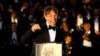 Sean Baker, regizorul filmului „Anora”, pe scenă la Cannes. 