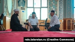 Татарстан мөфтие Камил Сәмигуллин, Өремче мәчете имамы Әбдерәхим һәм Татарстан президенты Рөстәм Миңнеханов, 26 июнь 2024