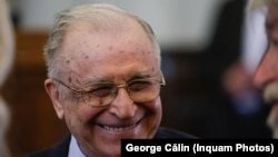 Ion Iliescu a condus România, ca președinte, în trei mandate, între 1990-1992, 1992-1996 și 2000-2004.
