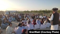 په ځونیخېلو کې په وروستیو میاشتو کې د ناامنۍ ضد مظاهرې شوې دي - پخوانی انځور.