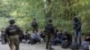 Žandarmerija kontroliše migrante kod Subotice, na granici sa Mađarskom, septembar 2023.