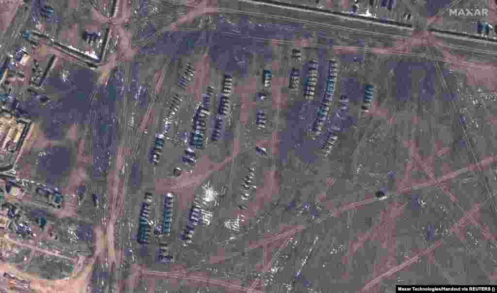 Российские танки и артиллерия сосредоточены у Медведевки. Назначенный Москвой глава Крыма Сергей Аксенов заявил журналистам 11 апреля, что российские силы на Крымском полуострове построили «современную, глубокоэшелонированную оборону» и имеют «более чем достаточно» войск и техники для отражения возможного нападения Украины».
