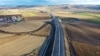 Lucrările la tronsonul dintre Chețani și Câmpia Turzii (autostrada Transilvania) au avansat în 2023. Porțiunea care va permite circulația neîntreruptă pe 120 km de drum rapid între Târgu-Mureș și Gilău, lângă Cluj-Napoca, va fi inaugurată în decembrie, promit autoritățile.