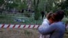 За даними КМВА, внаслідок падіння уламків запущених Росією ракет в Києві вранці 1 червня загинули троє людей, з них одна дитина, ще 11 зазнали поранень