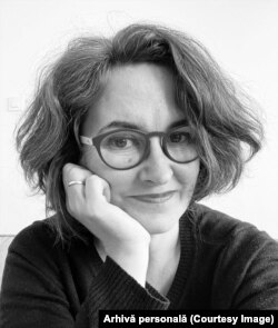 De formaţie sociolog, cu formare în urbanism şi experienţă didactică, Erika Popliceanu este consilier pentru planificare personală.