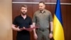 Заступник командира полку «Азов» Святослав Паламар «Калина» (ліворуч) під час вручення йому ордена «Золота Зірка». Нагороду за дорученням президента вручив керівник його офісу Андрій Єрмак. Стамбул, Туреччина, 3 жовтня 2022 року
