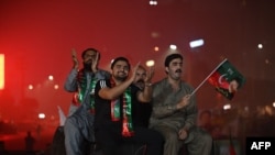 پاکستان تحریک انصاف ګوند د اوو ورځو تر دمې وروسته د نومبر پر ۱۰مه د اسلام اباد پر لور خپل احتجاجي لاریون بيا پیل کړی دی. انځور له ارشيفه