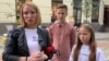Вікторія Бєла з дітьми ‒ Данилом і Домінікою ‒ пройшла довгий шлях, щоб добратися до України