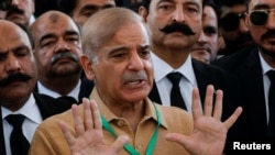 د وزیراعظم دې پرېکړې چې استخباراتي اداره دې د سرکاري ملازمینو پلټنه وکړي، اعتراضونه راپارولي