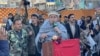 د پښتونخوا ملي عوامي ګوند مشر محمود خان اڅکزی په يوه غونډه کې وينا کوي - انځور له ارشيفه
