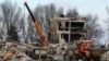 Разрушенное в результате удара ВСУ здание профтехучилища в Макееве под Донецком, где размещались российские военные