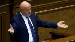 Աղազարյանը հայտարարում է Փաշինյանին անվստահություն հայտնելու գործընթաց սկսելու մասին