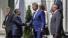 Directorul Serviciului Român de Informații (SRI), Eduard Hellvig, îi întâmpină pe președintele Klaus Iohannis și premierul Nicolae Ciucă, la prezentarea raportului de activitate pe anul 2021.