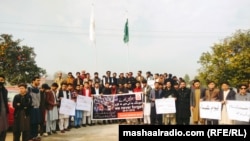 پر باچا خان پوهنتون په برید کې د وژل شویو په یاد غونډه کې شریک کسان