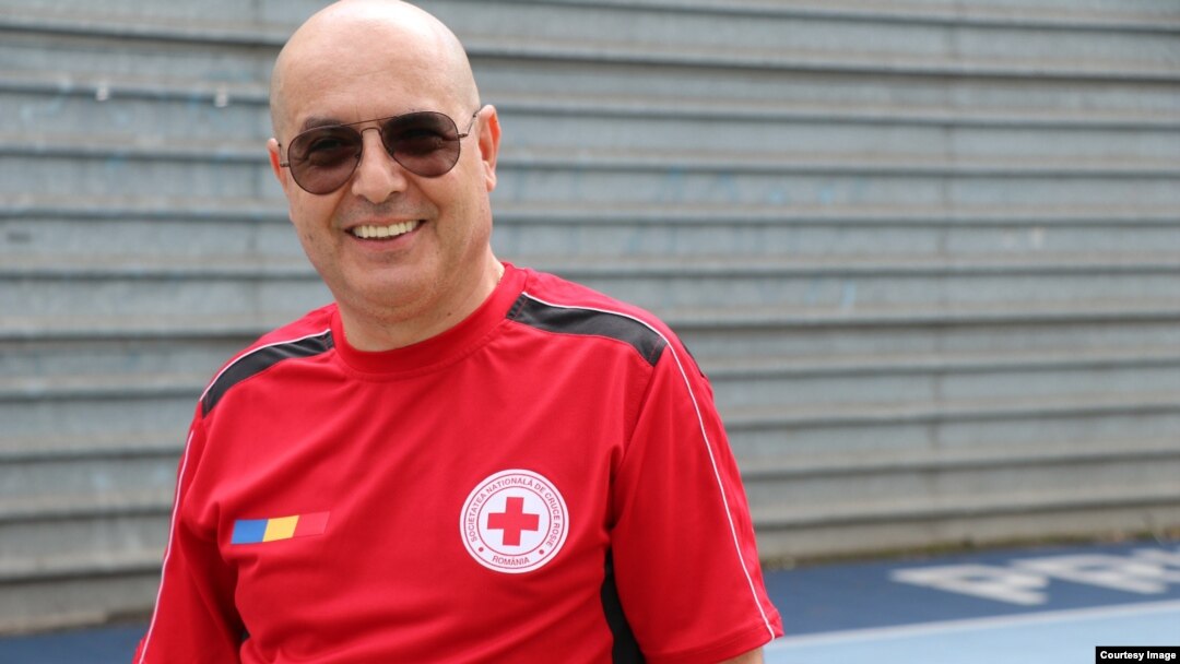 Adrian Armășelu este manager pentru prim ajutor în cadrul Crucii Roșii. Fiecare dintre noi poate salva o viață, spune acesta.
