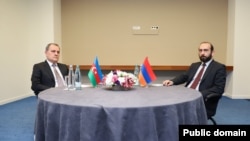  Ադրբեջանի ԱԳ նախարար Ջեյհուն Բայրամովը և Հայաստանի արտգործնախարար Արարատ Միրզոյանը, արխիվ
