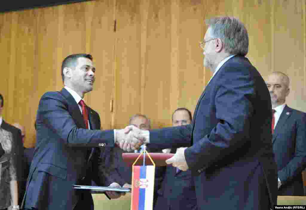 Potpisivanje sporazuma ministarstava energije Srbije i Albanije tokom posjete premijera Edija Rame Beogradu 