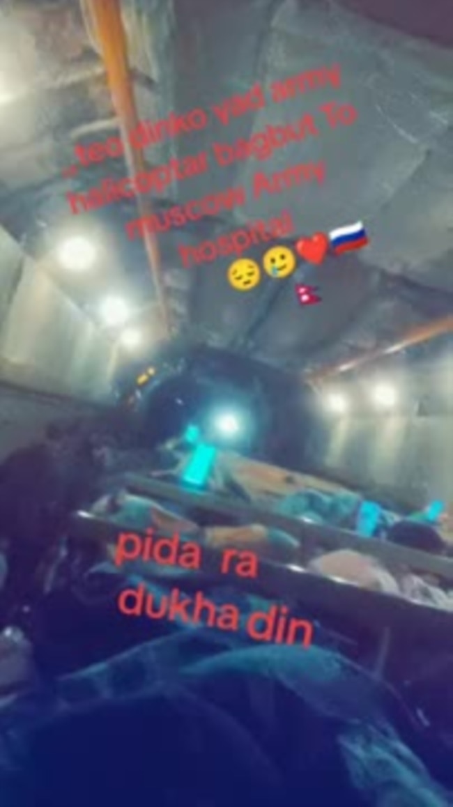 Эвакуация Пракаша Пахари в госпиталь после ранения