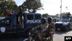 په کراچۍ کې پولیس د ګزمې پر مهال - پخوانی انځور. 
