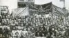 1917 елның 17-22 июль көннәрендә Казанда узган мөселман хәрби корылтаенда катнашкан бер төркем татар-башкорт хәрбиләре. Арттагы шигәрдә гарәп хәрефләре белән "Яшәсен мөселман хәрби көрәш революцион солдатлар" һәм янында русча "Халык республикасы" дигән сүзләр күренә