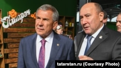 Президент Татарстана Рустам Минниханов, председатель Комиссии при президенте РТ по вопросам сохранения и развития татарского языка Марат Ахметов. Архивное фото