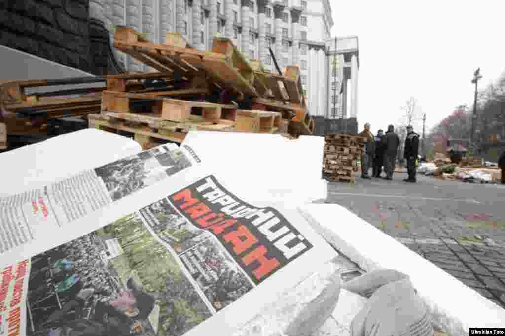 «Радикальна партія Олега Ляшка» згорнула наметовий табір біля Кабміну «на час ескалації ситуації на фронті і загрози терористичних актів». Про це на своїй Facebook сотрінці написав голова партії – Олег Ляшко. Київ, 17 листопада 2015 року