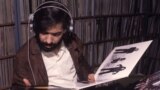 Cornel Chiriac în biblioteca muzicală a Europei Libere de la München.
