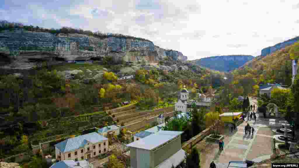 Вид на долину Мариам-Дере в Бахчисарайском районе, 1 декабря 2016 года