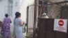 Таваллудхонаи вилоятиро дар Хуҷанд ба карантин гирифтаанд. АКС