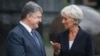 Директор-розпорядник МВФ Крістін Лаґард спілкується з президентом України Петром Порошенком під час свого візиту до Києва, 6 вересня 2015 року