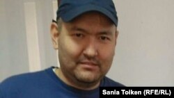 Гражданский активист Талгат Аян в суде, где проходит процесс в отношении него и Макса Бокаева. Атырау, 28 октября 2016 года.
