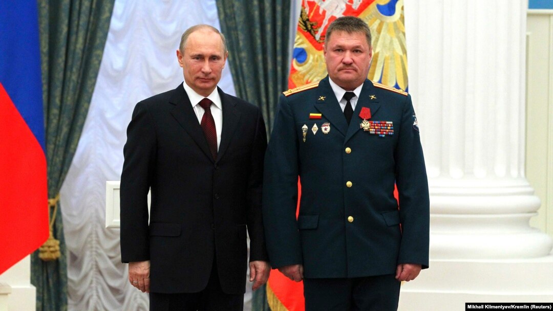 Володимир Путін і Валерій Асапов, який отримав від президента Росії орден «За заслуги перед Вітчизною». Кремль, 2013 рік