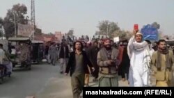 په وزیرستان کې د ښخو ماینونو پرضد د مسود ژغورنې غورځنګ د روانې جنورۍ میاشتې پر ۲۶مه نېټه له ډېره اسماعېل خانه تر اسلام اباد یو لاریون پیل کړی