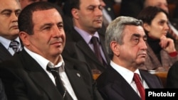Հայաստան – Նախագահ Սերժ Սարգսյանը (աջից) եւ ԲՀԿ առաջնորդը Գագիկ Ծառուկյանը «Բարգավաճ Հայաստան» կուսակցության համագումարում, 3-ը մարտի, 2012թ․